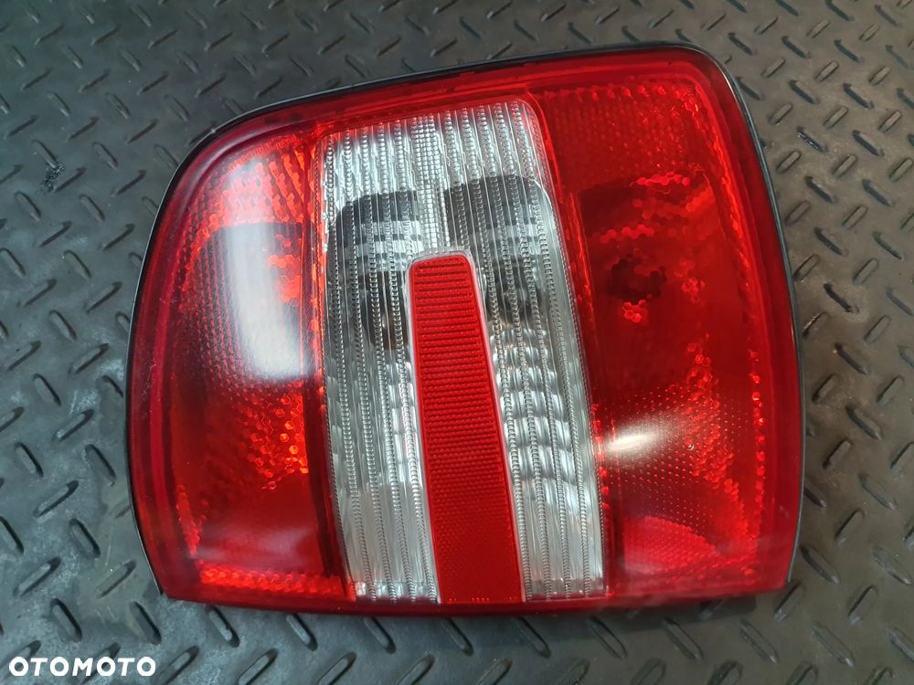 SKODA FABIA I 6Y 04-07 LAMPA TYŁ PRAWA WKŁAD 4D SEDAN KOMBI LIFT  + WTYCZKA INSTALACJA - 1