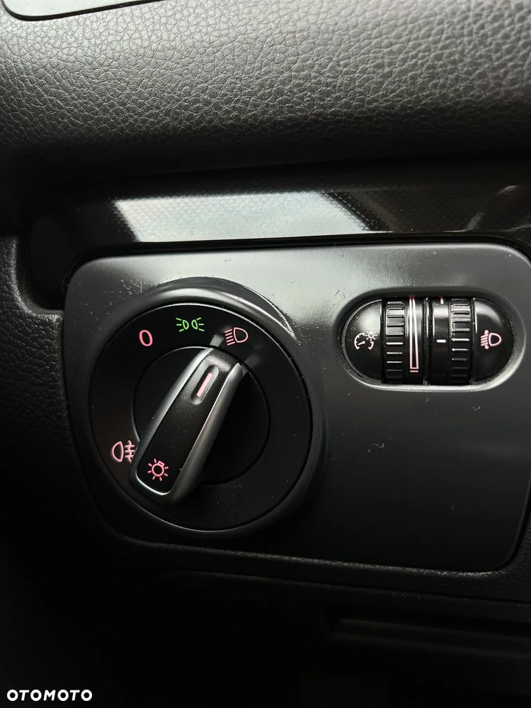 Volkswagen Golf - 24