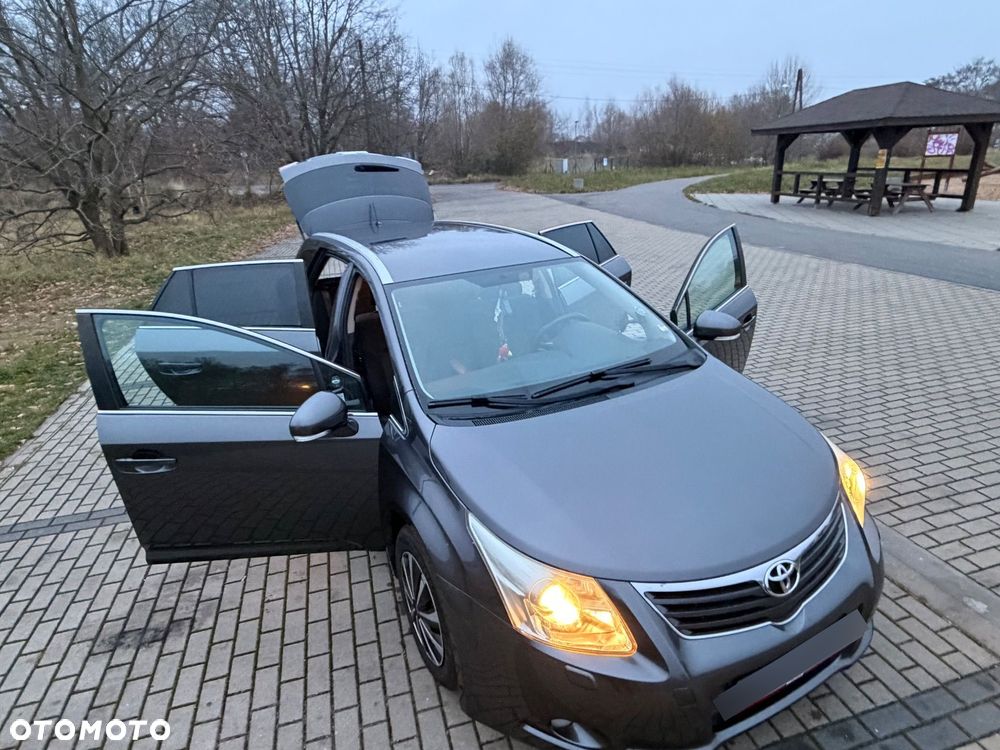 Toyota Avensis 1.6 - 11