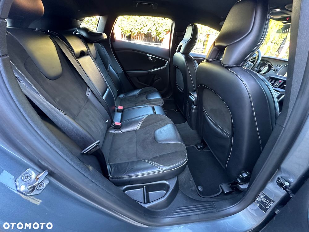 Volvo V40 D2 Drive-E R-Design Momentum - 24