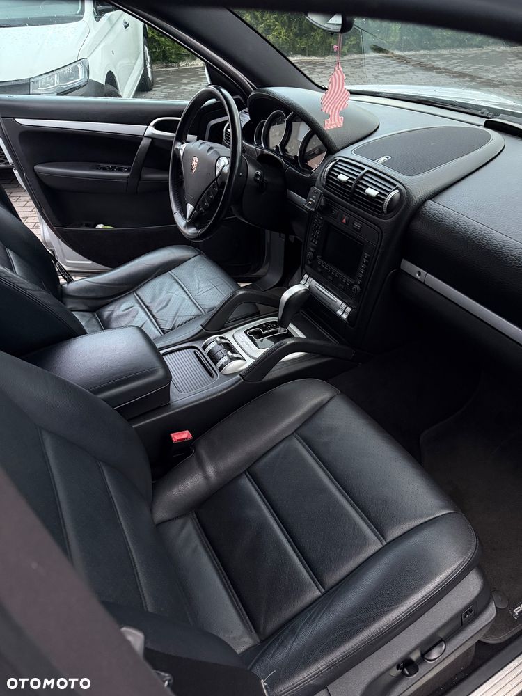 Porsche Cayenne - 6