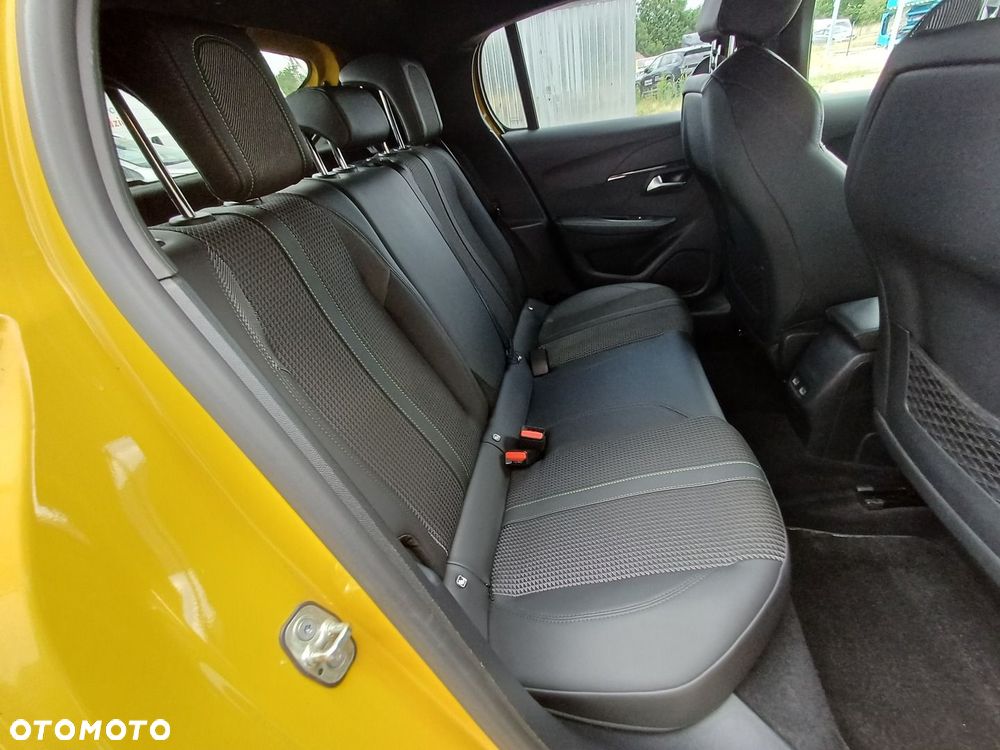Peugeot 208 - 28