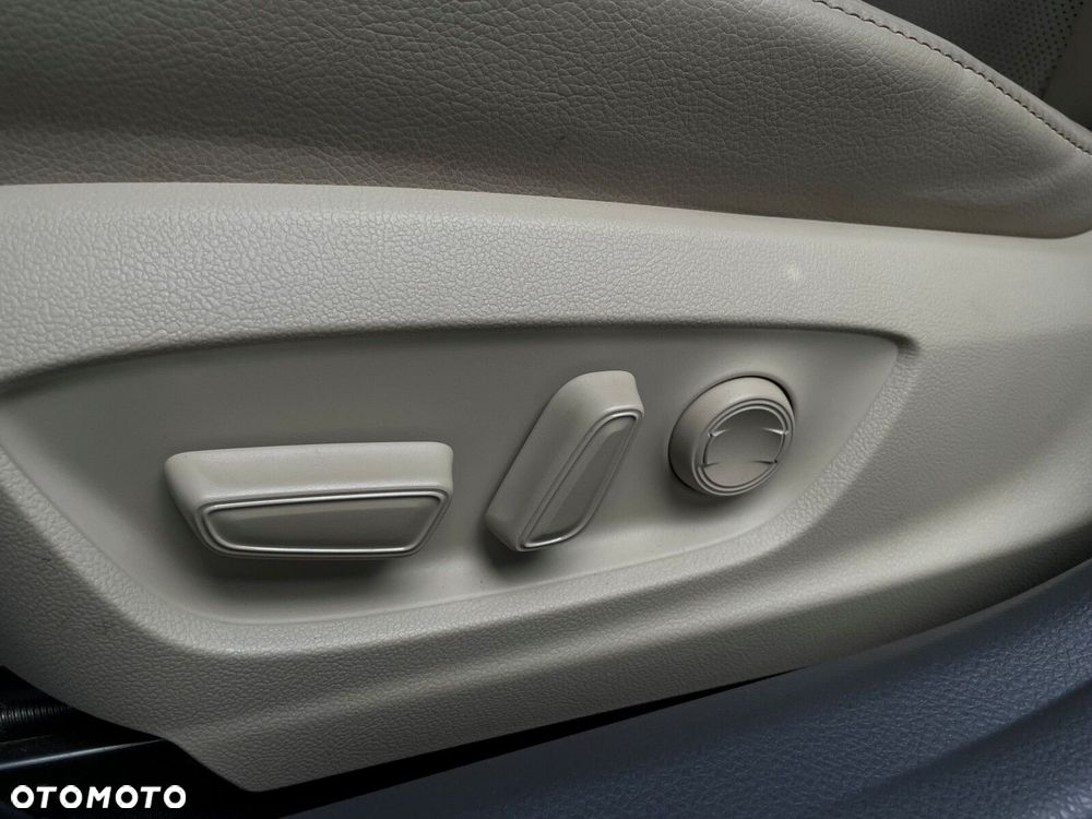 Toyota Camry - 12