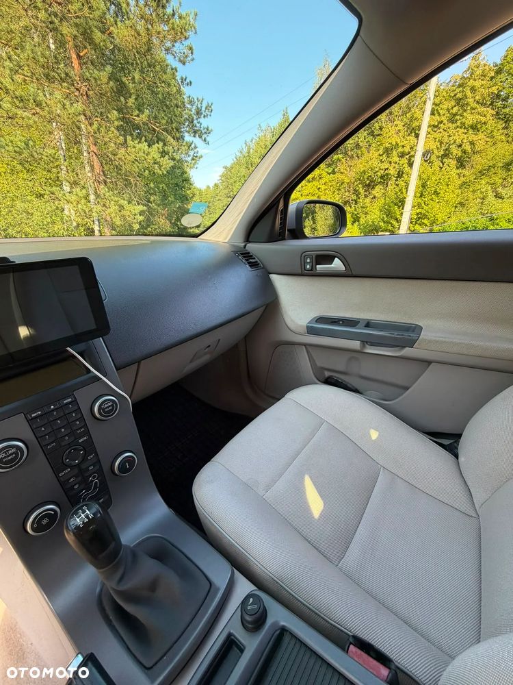 Volvo S40 1.6 - 13