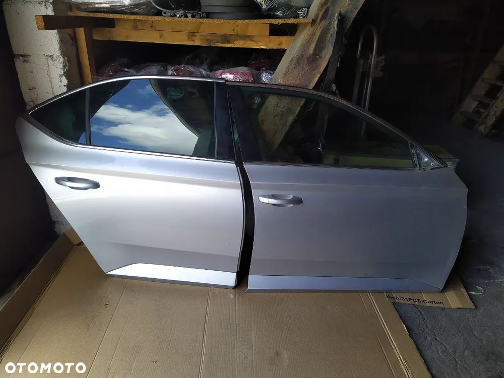 Drzwi tylne prawe skoda superb 3 sedan LA7W - 1