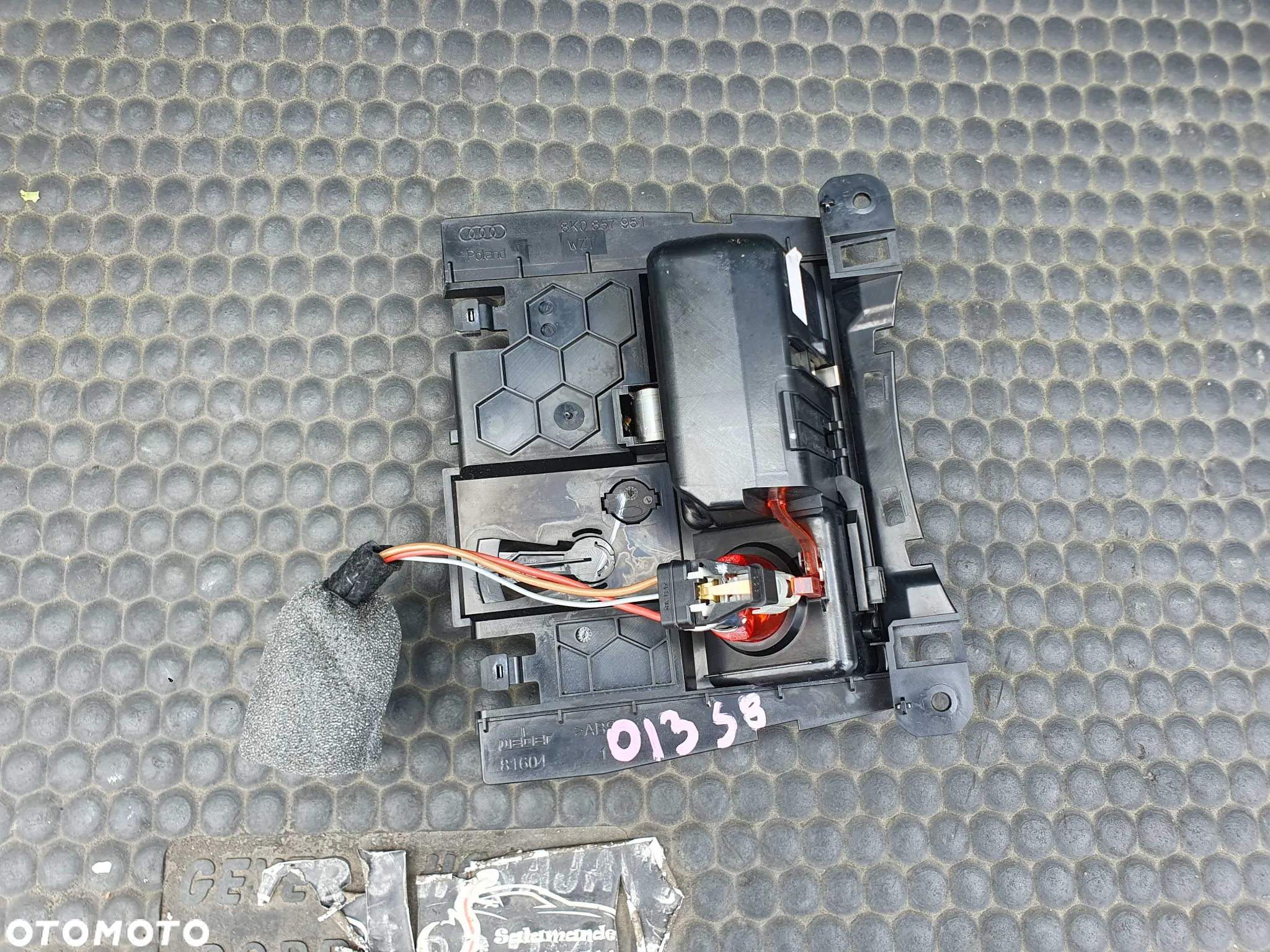 Popielniczka 8K0857951 Klapka Zapalniczka Wklad Czarna Audi A4 B8 A5 Q5 - 21