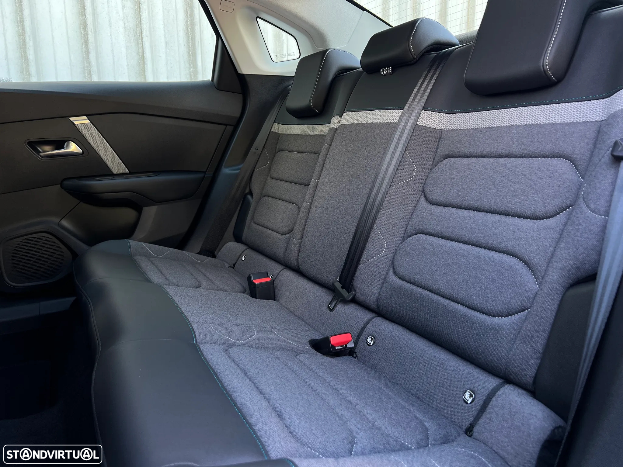 Citroën C4 X 1.2 PureTech Plus EAT8 - 32