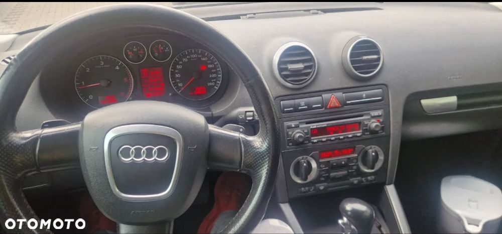 Audi A3 Sportback 2.0 TDI DSG Ambiente - 8