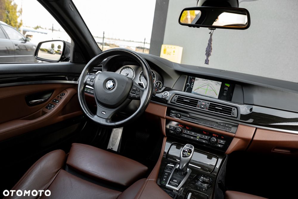 BMW Seria 5 M550d xDrive - 27