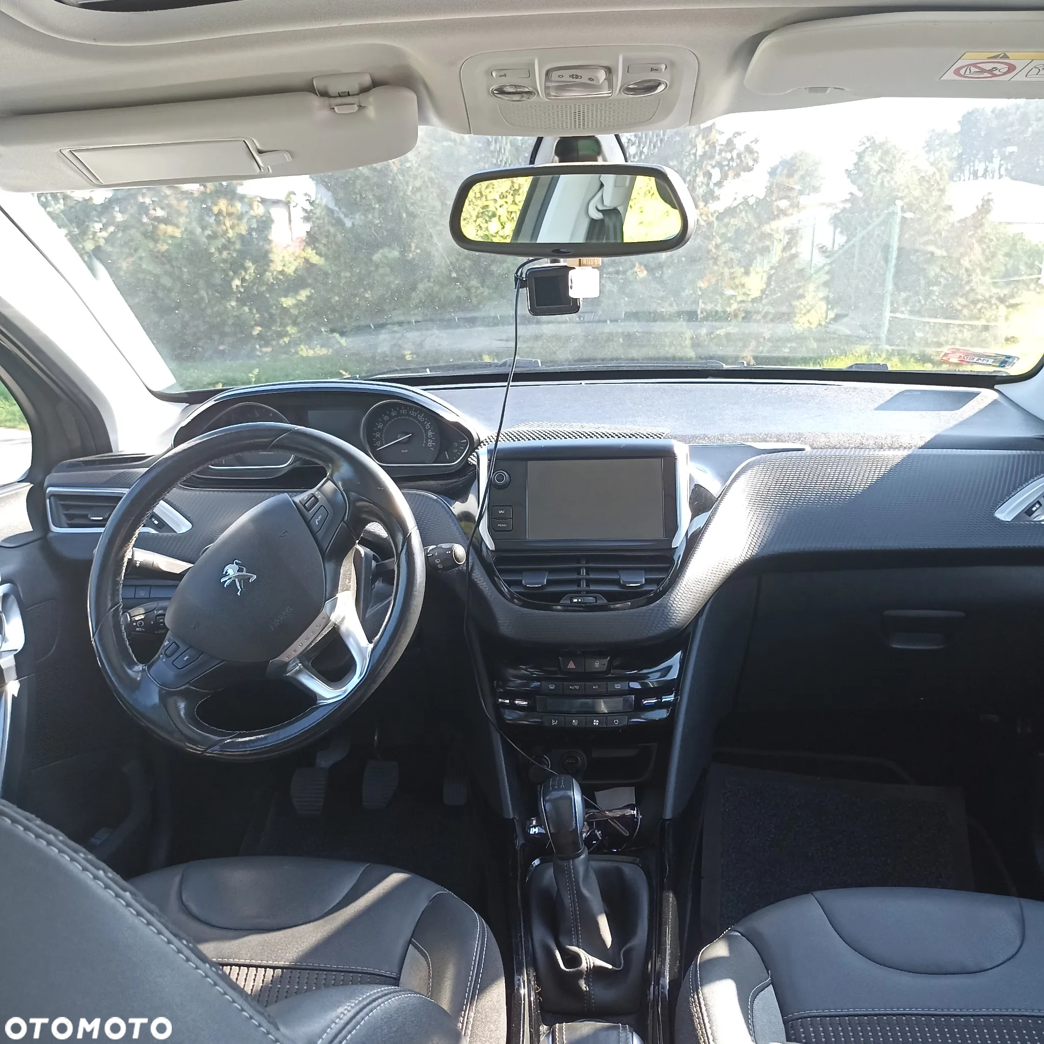 Peugeot 2008 1.2 Pure Tech Allure S&S - 37