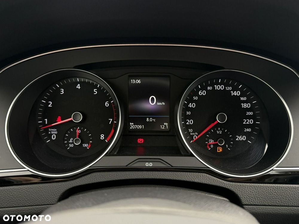 Volkswagen Passat - 22