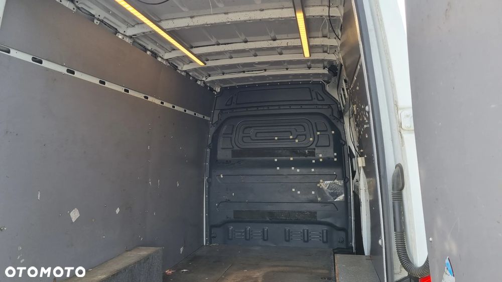 Mercedes-Benz Sprinter - 20