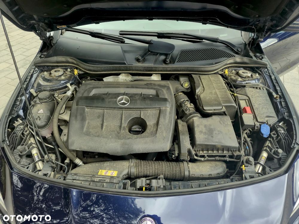 Mercedes-Benz CLA 180 d 7G-DCT - 14