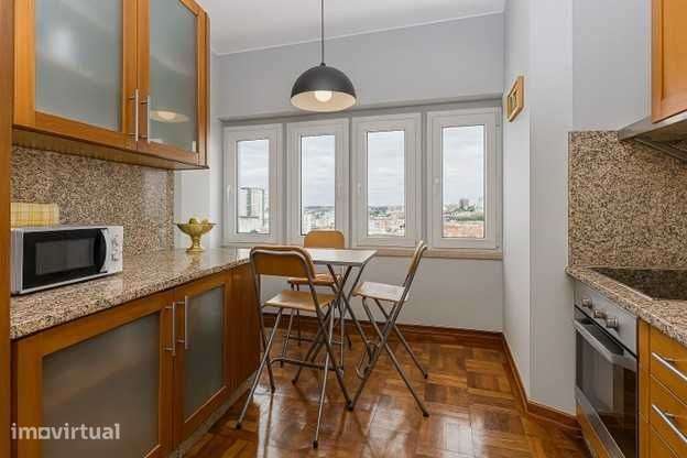 T1 mobilado com vista panorâmica e muita luz – Alvalade (Av. Roma) - Grande imagem: 4/8