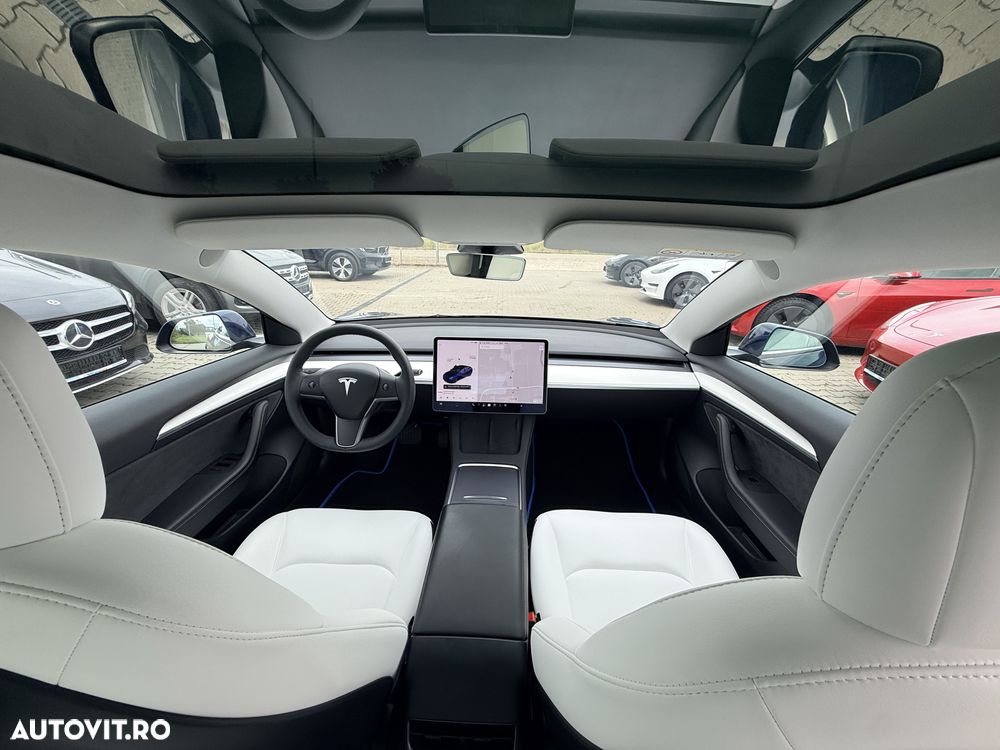 Tesla Model 3 - 7