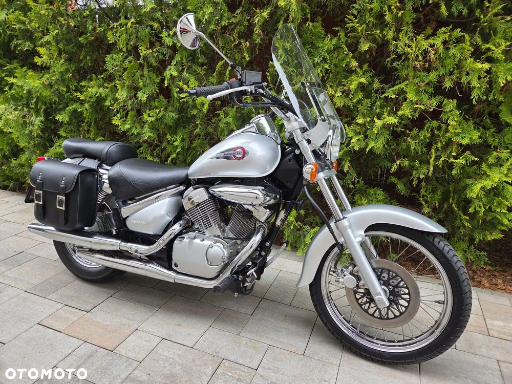 Suzuki Intruder - 1