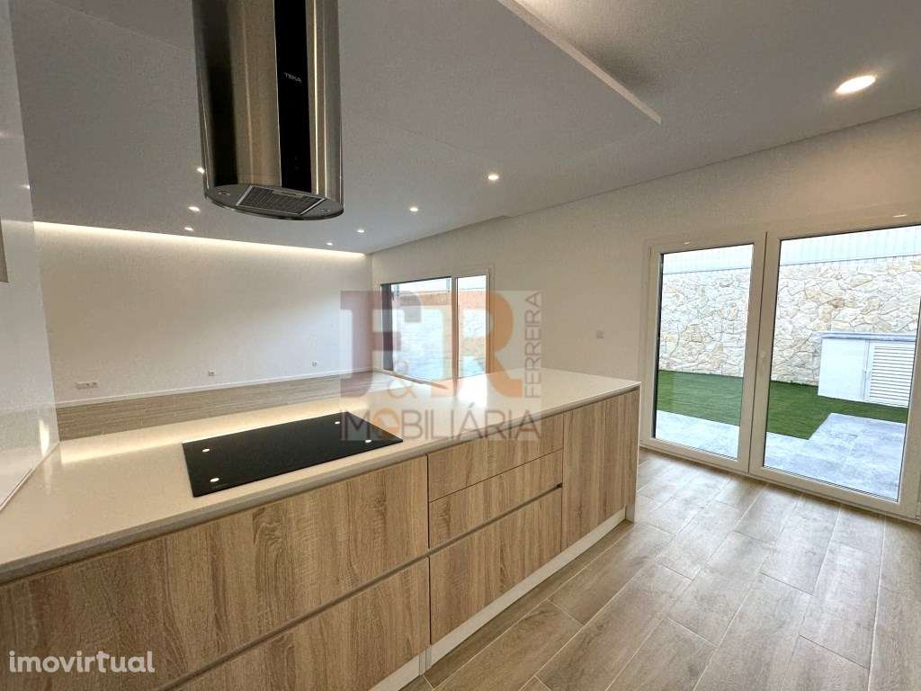 Moradia Duplex T3 com Pergúla Fernão Ferro - Grande imagem: 2/12