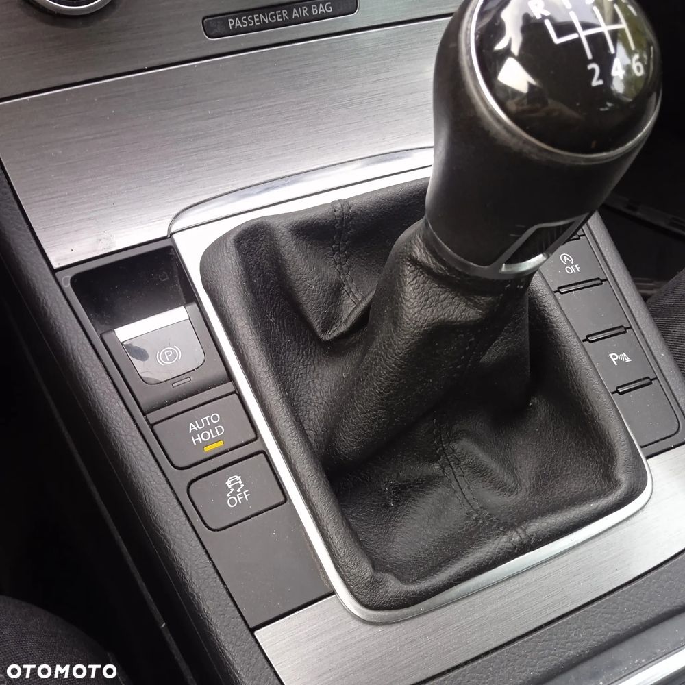 Volkswagen Passat 2.0 TDI Comfortline - 31