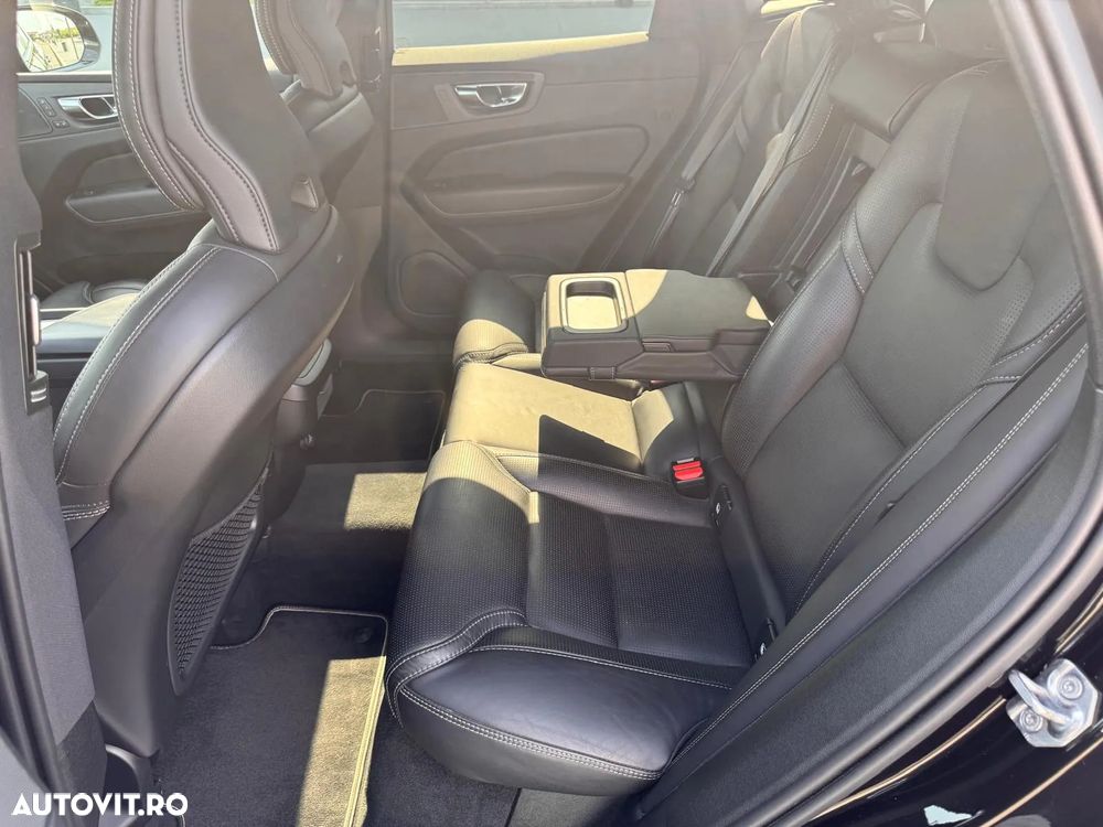 Volvo XC 60 B4 MHEV AWD R-Design - 21