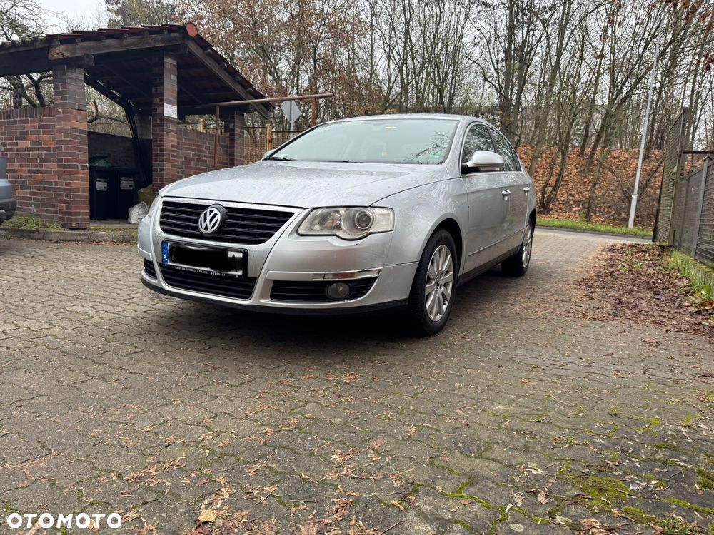 Volkswagen Passat 1.6 FSI Comfortline - 1