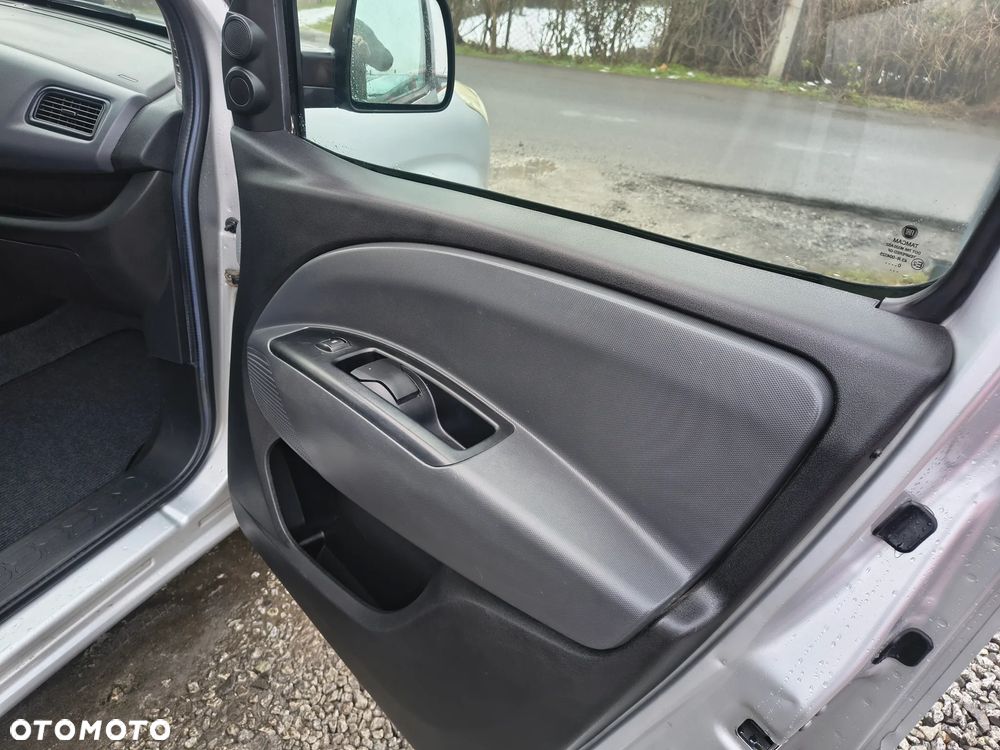 Fiat Doblo 1.6 16V Multijet Emotion - 17