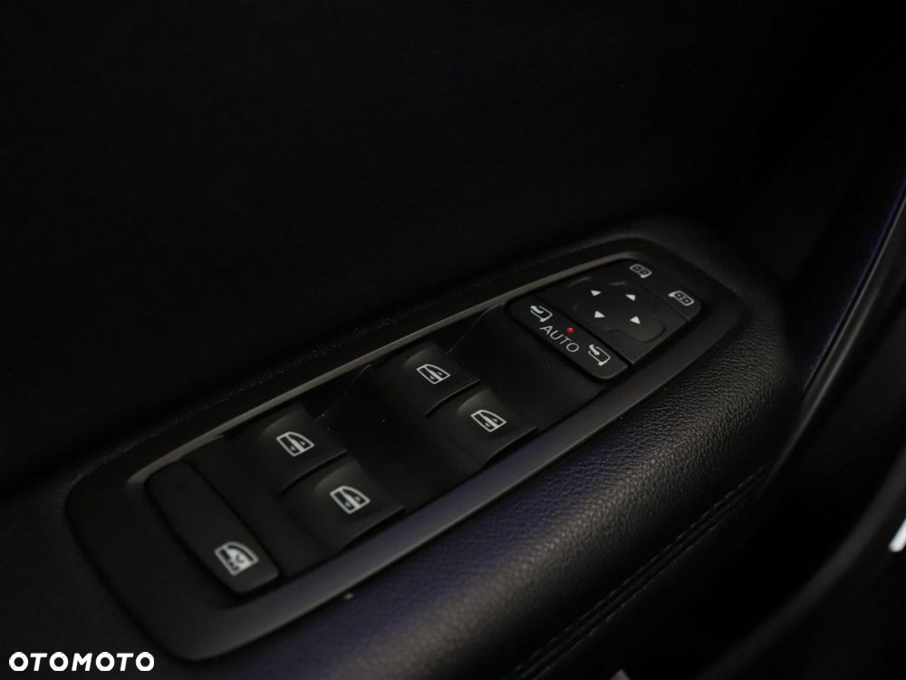 Renault Megane ENERGY TCe 205 EDC GT - 36