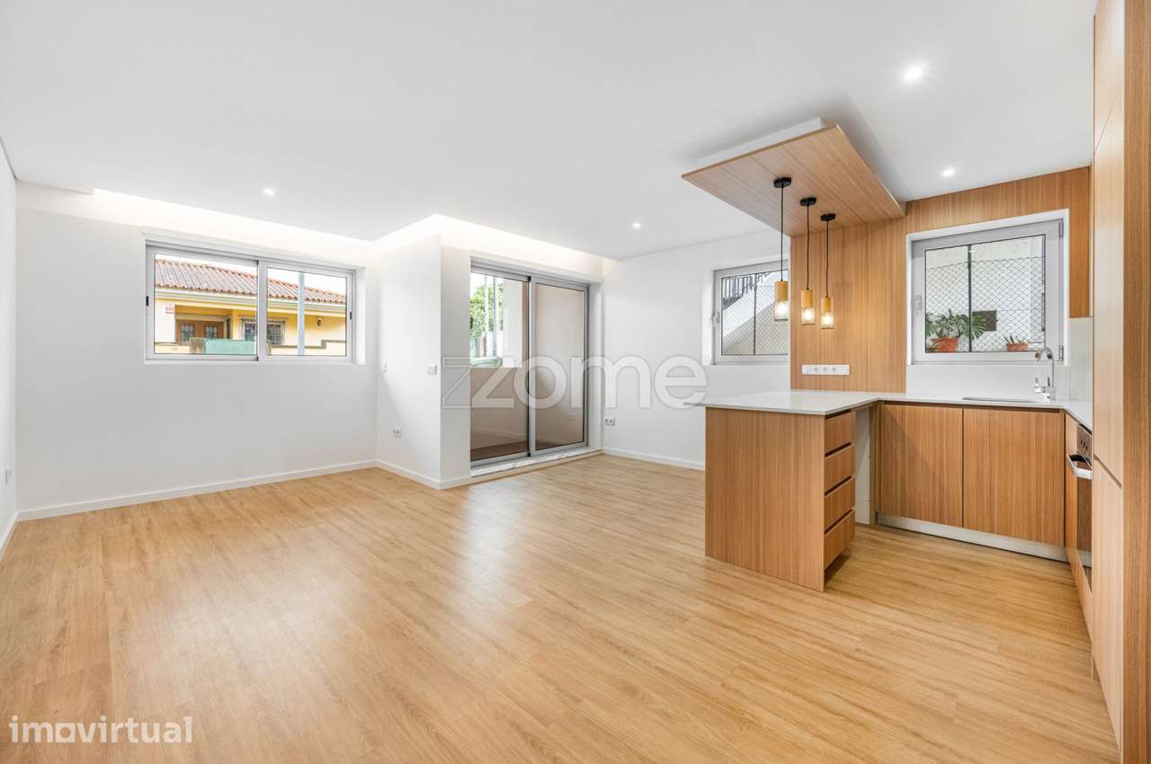 Apartamento T1 totalmente renovado, com varanda e lugar de garagem - Grande imagem: 3/24