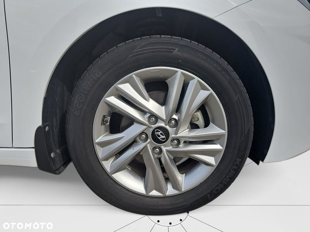 Hyundai Elantra 1.6 Comfort - 9