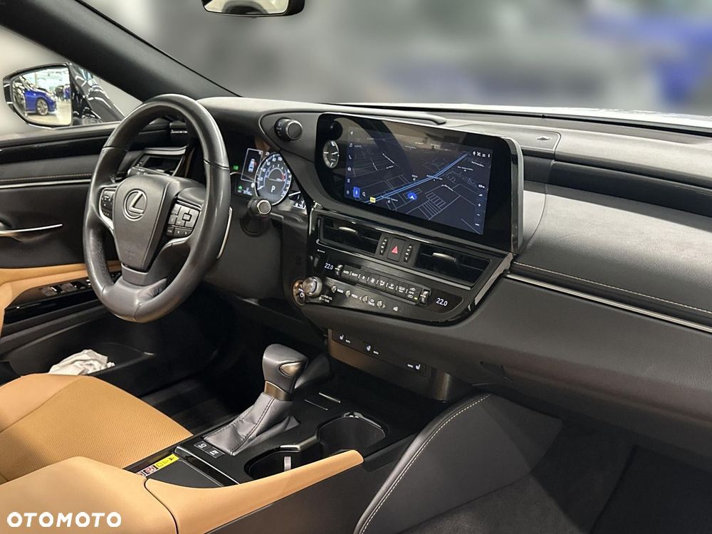 Lexus ES 300h Business Edition - 16