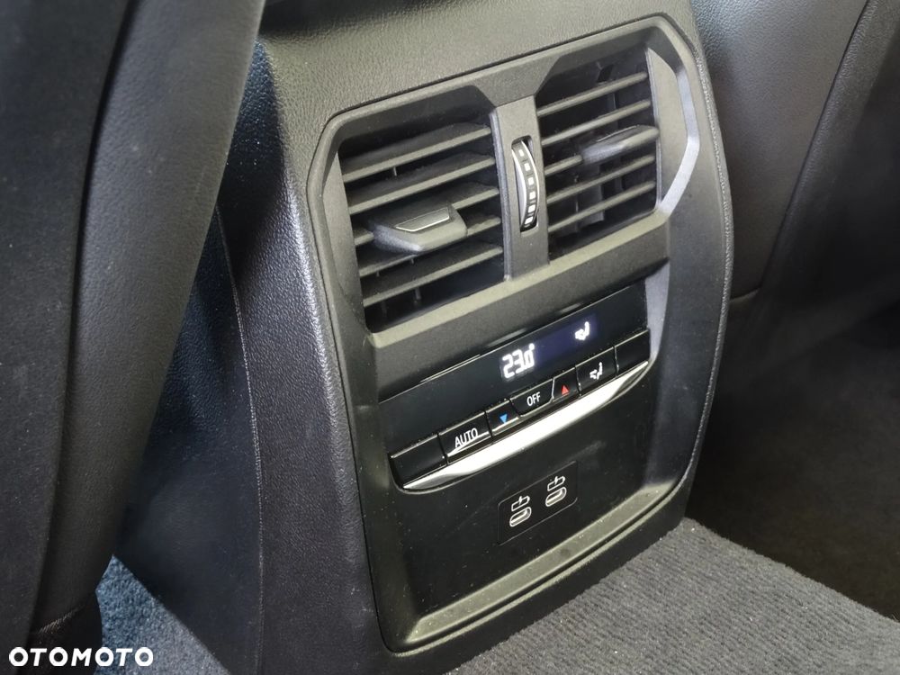 BMW Seria 3 320d xDrive M Sport - 18