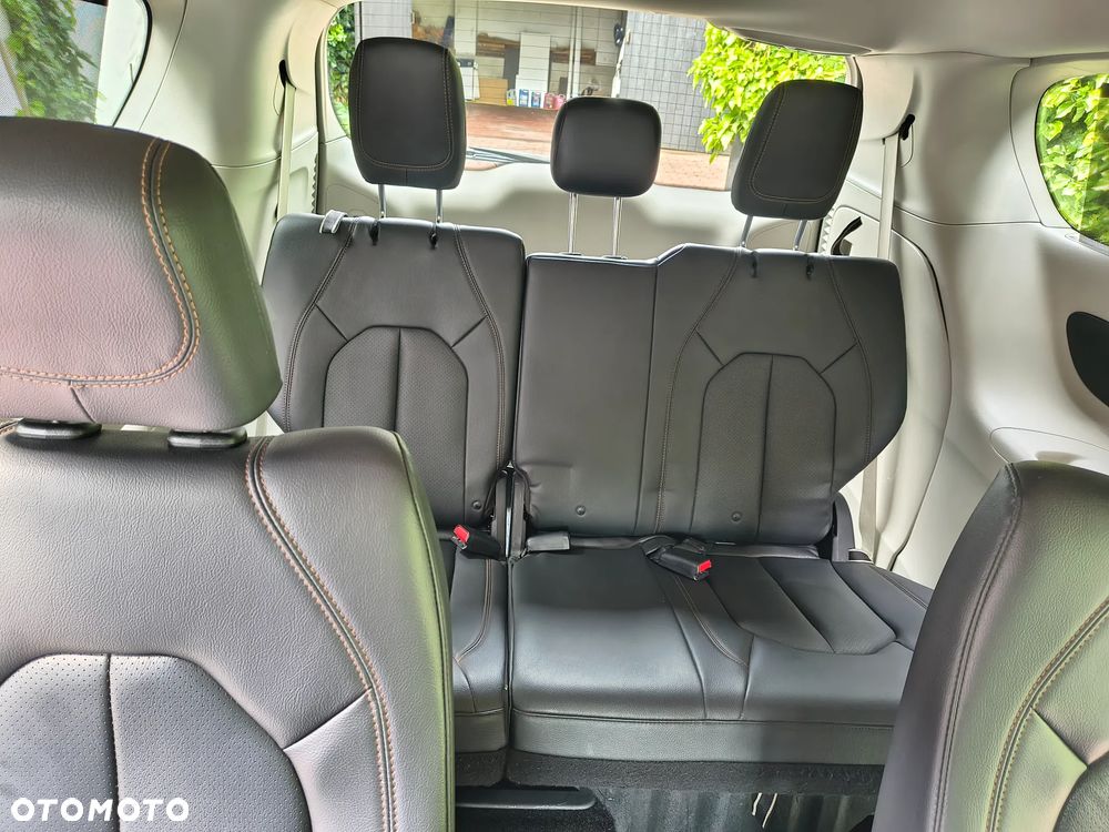 Chrysler Pacifica - 22