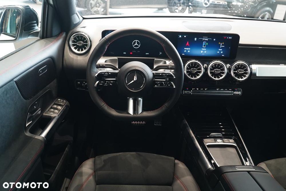 Mercedes-Benz GLB 200 mHEV AMG Line 7G-DCT - 11