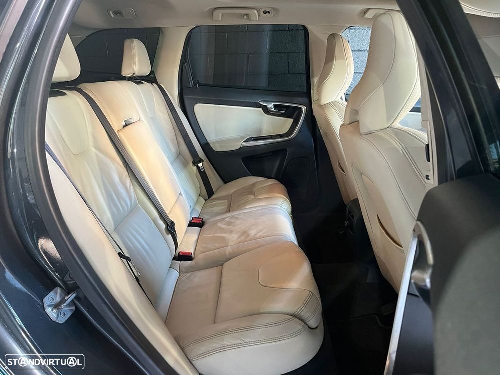 Volvo XC 60 2.0 D4 R-Design Momentum Geartronic - 13