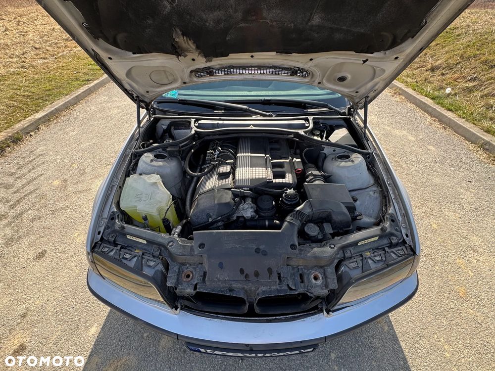 BMW Seria 3 323i - 16