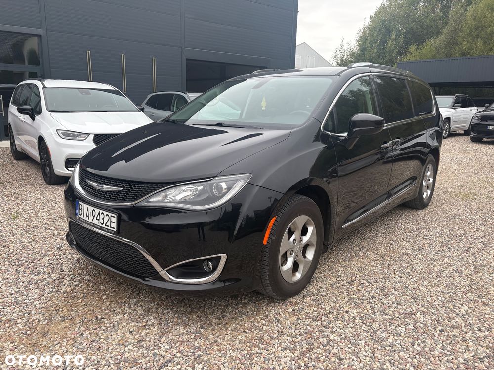 Chrysler Pacifica - 8