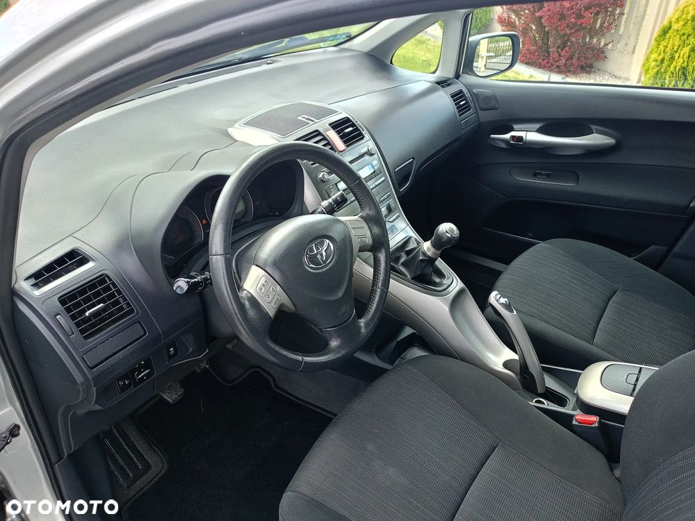Toyota Auris 1.6 VVT-i Executive - 13