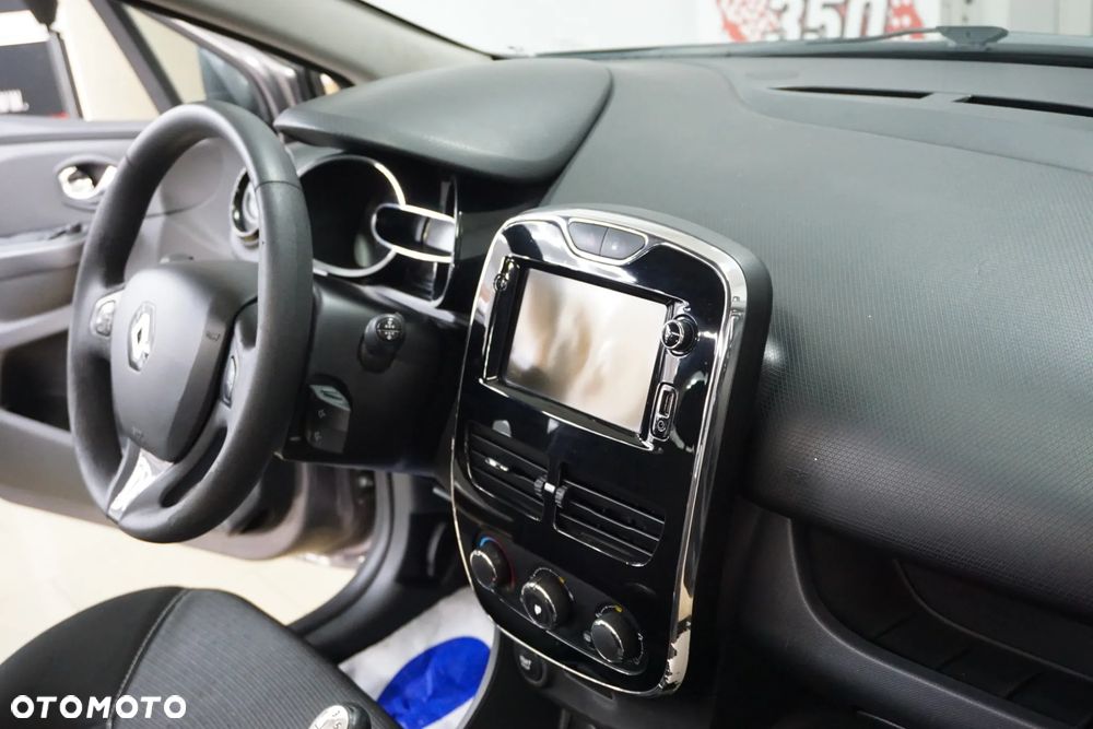 Renault Clio 1.2 16V 75 Expression - 24