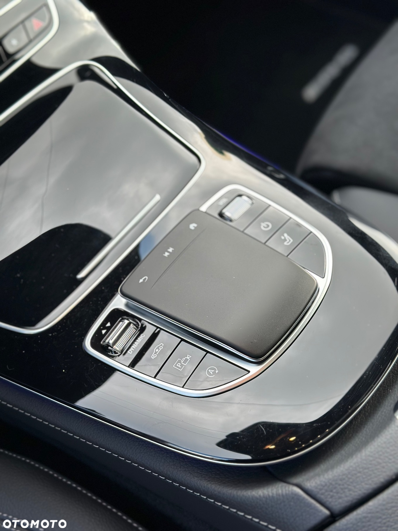 Mercedes-Benz Klasa E 300 d 4Matic T 9G-TRONIC AMG Line - 21