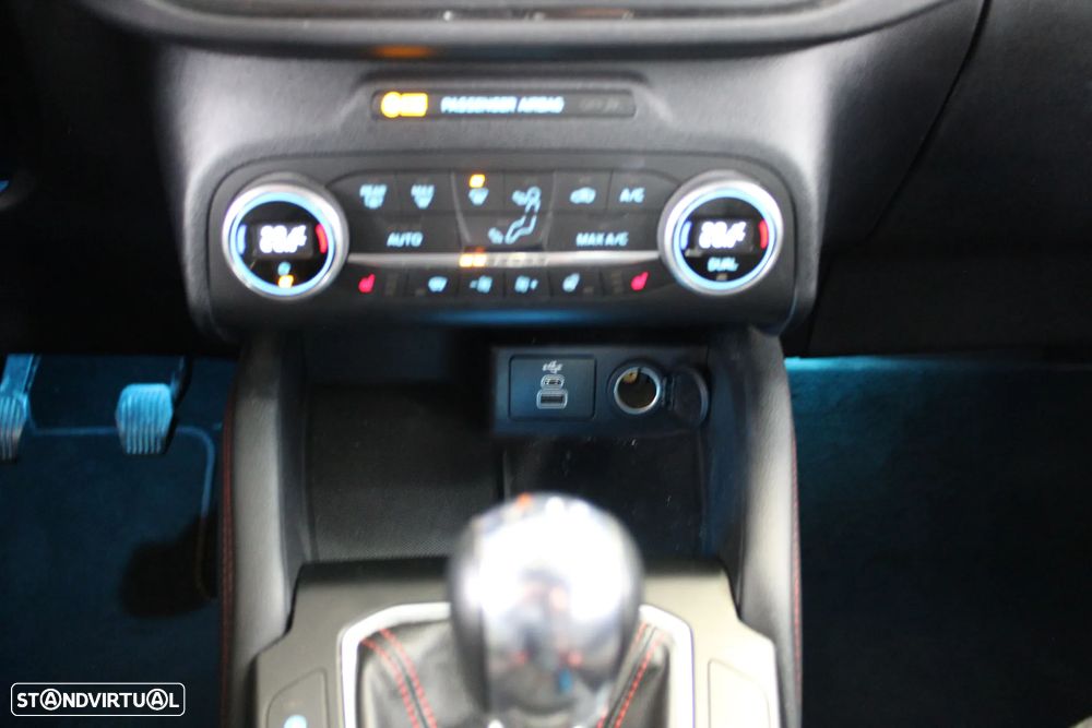 Ford Kuga 1.5 EcoBoost ST-LINE - 18