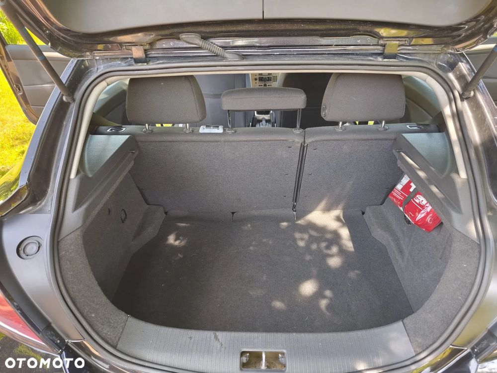 Opel Astra 1.6 Sport - 17