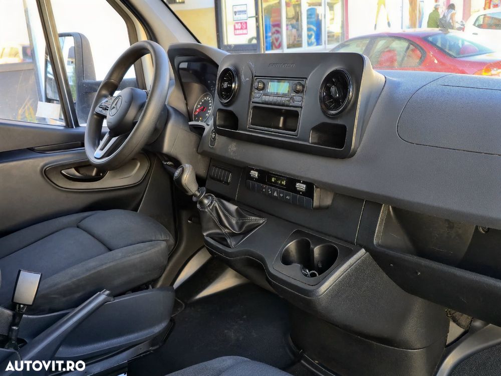 Mercedes-Benz Sprinter - 20