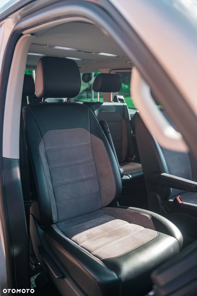 Volkswagen Multivan - 25
