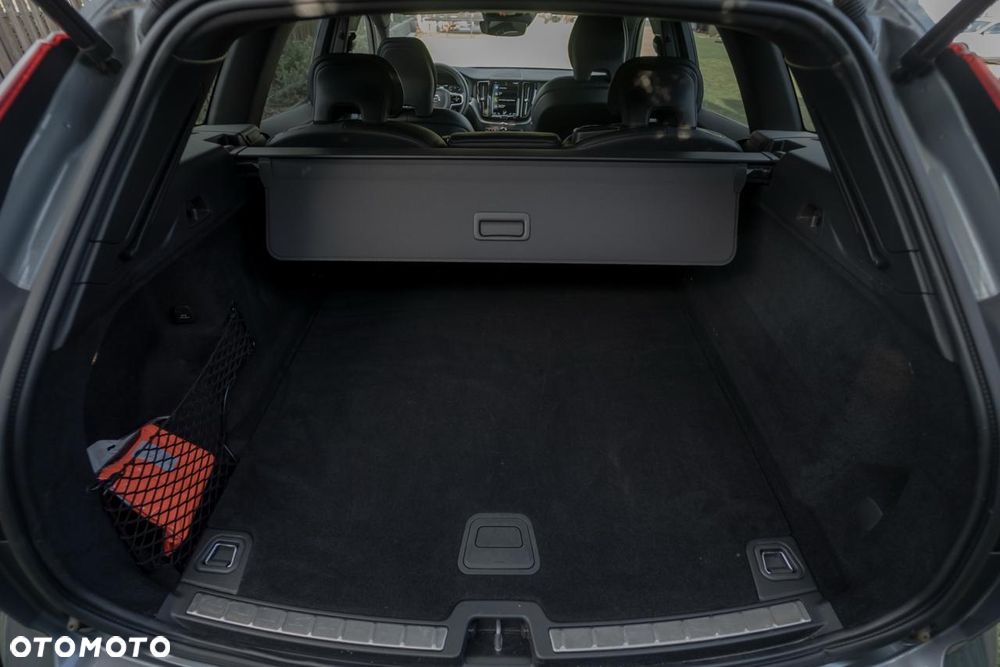 Volvo XC 60 B4 D AWD R-Design - 19
