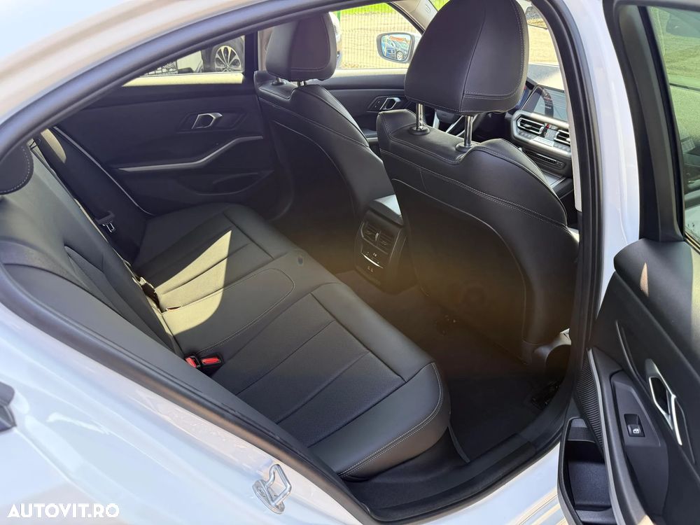 BMW Seria 3 320i xDrive Aut. Advantage - 17