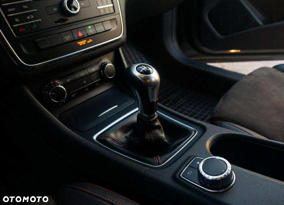 Mercedes-Benz CLA 180 d AMG Line - 10