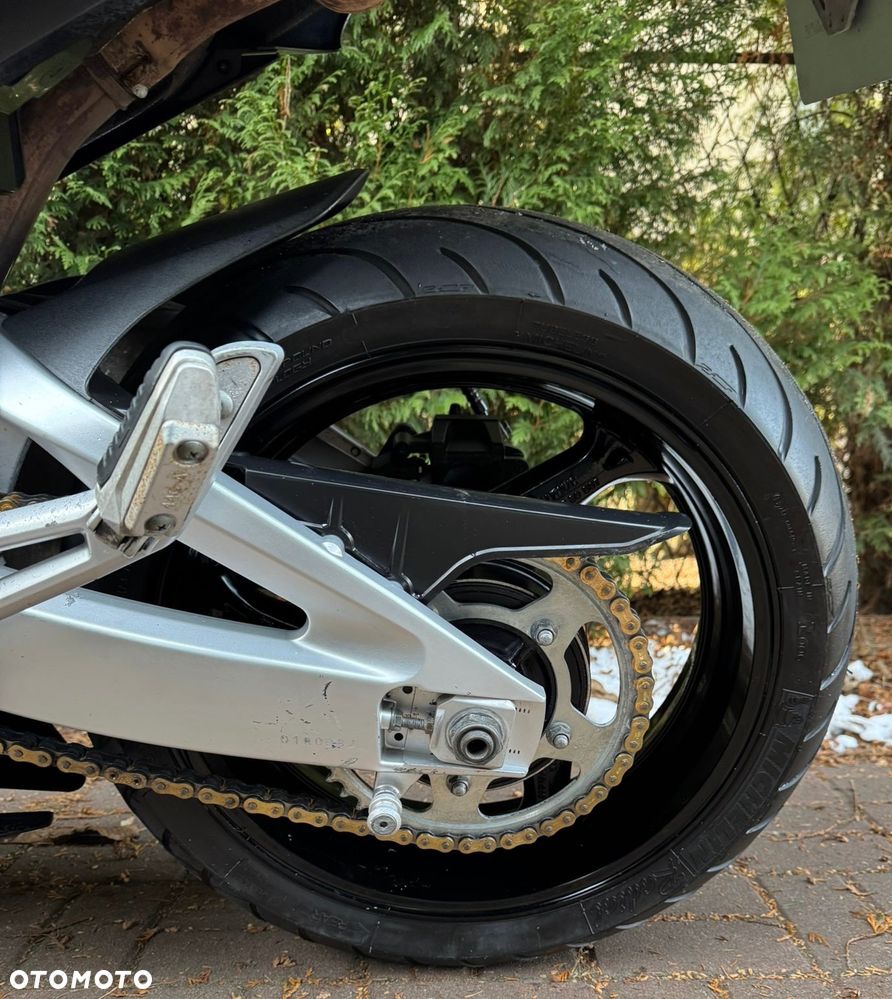 Suzuki GSR - 18