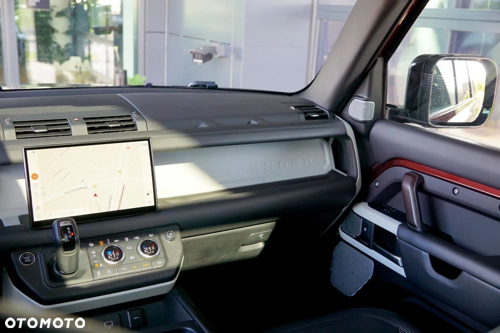 Land Rover Defender 3.0 P400 mHEV First Edition - 30