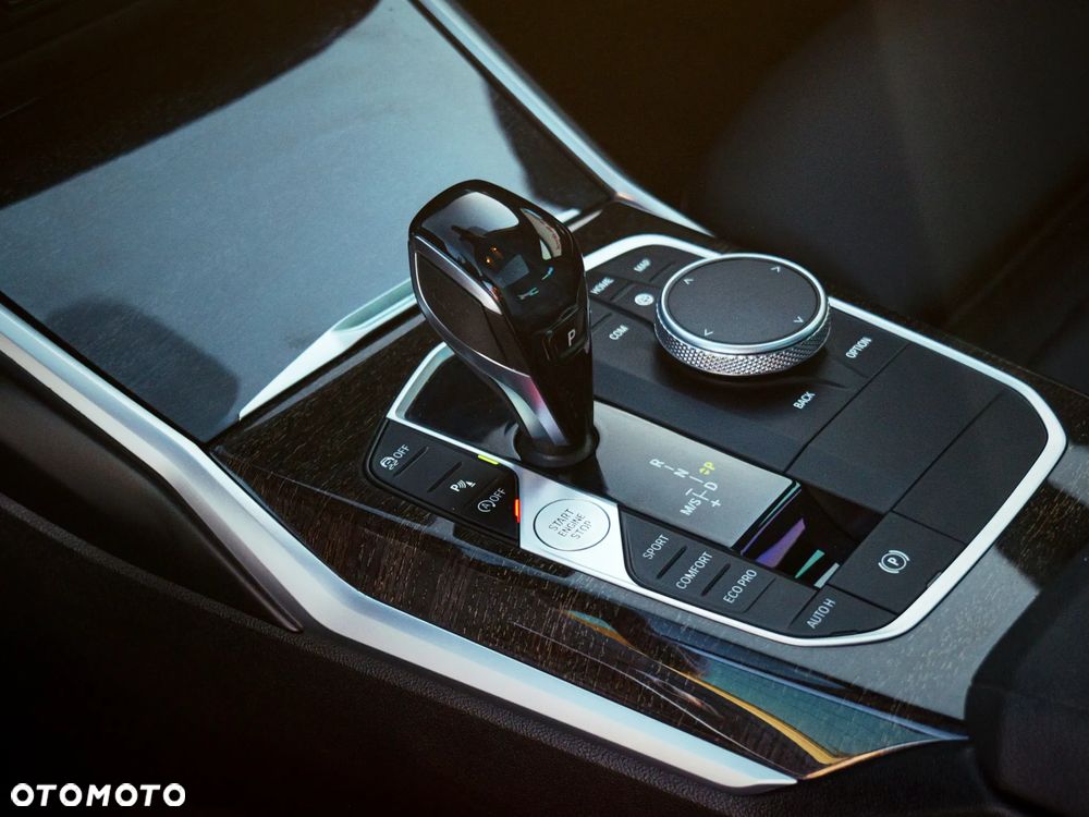 BMW Seria 3 330i xDrive M Sport - 24