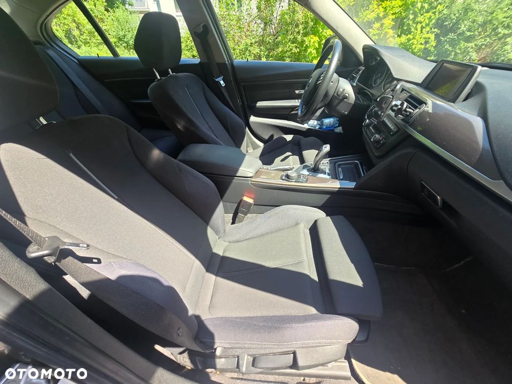 BMW Seria 3 318d DPF - 10