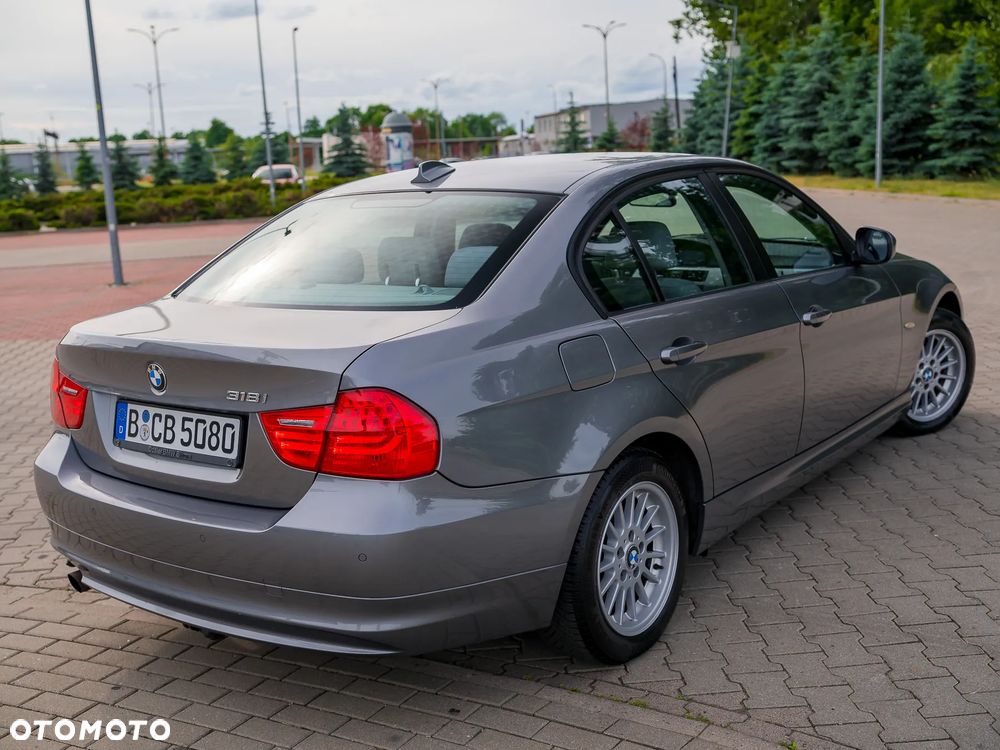 BMW Seria 3 318i Edition Exclusive - 18